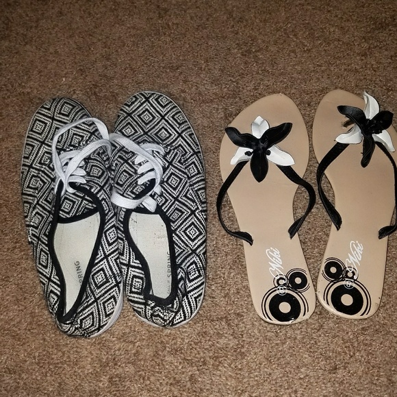 Shoes/ flip flops - Picture 1 of 1